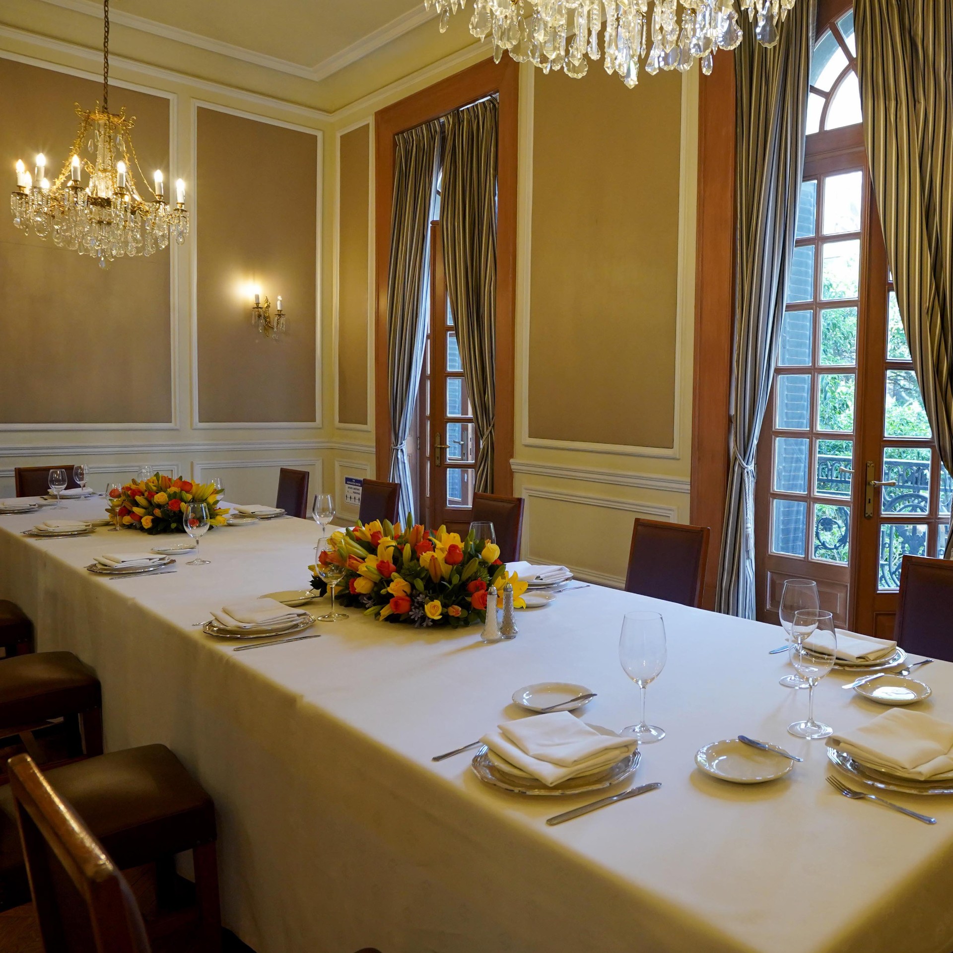 Salón de los Candiles, grand ballroom with crystal chandeliers